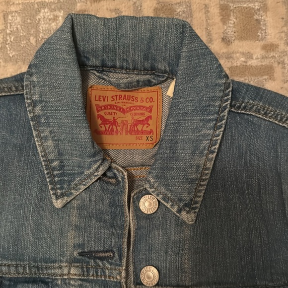 Levi’s jean jacket - Picture 2 of 3